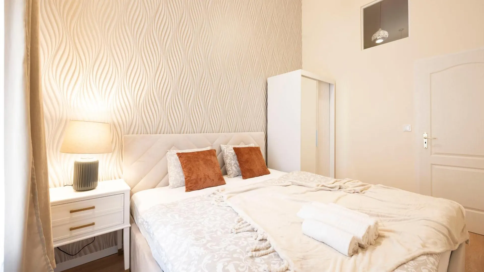 Cozy Boulevard Apartment In The Heart Of Budapest