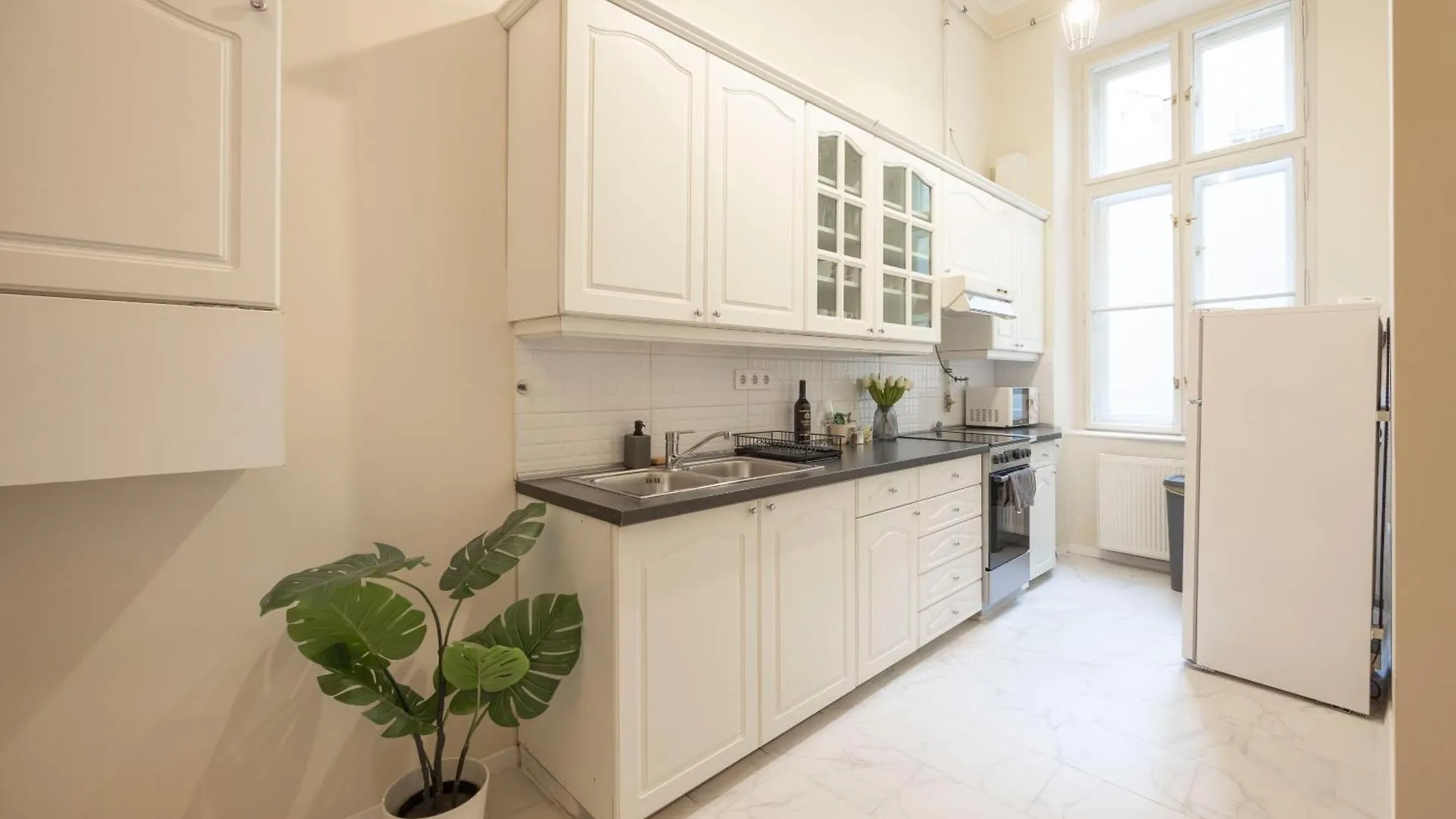Cozy Boulevard Apartment In The Heart Of Budapest Hungary