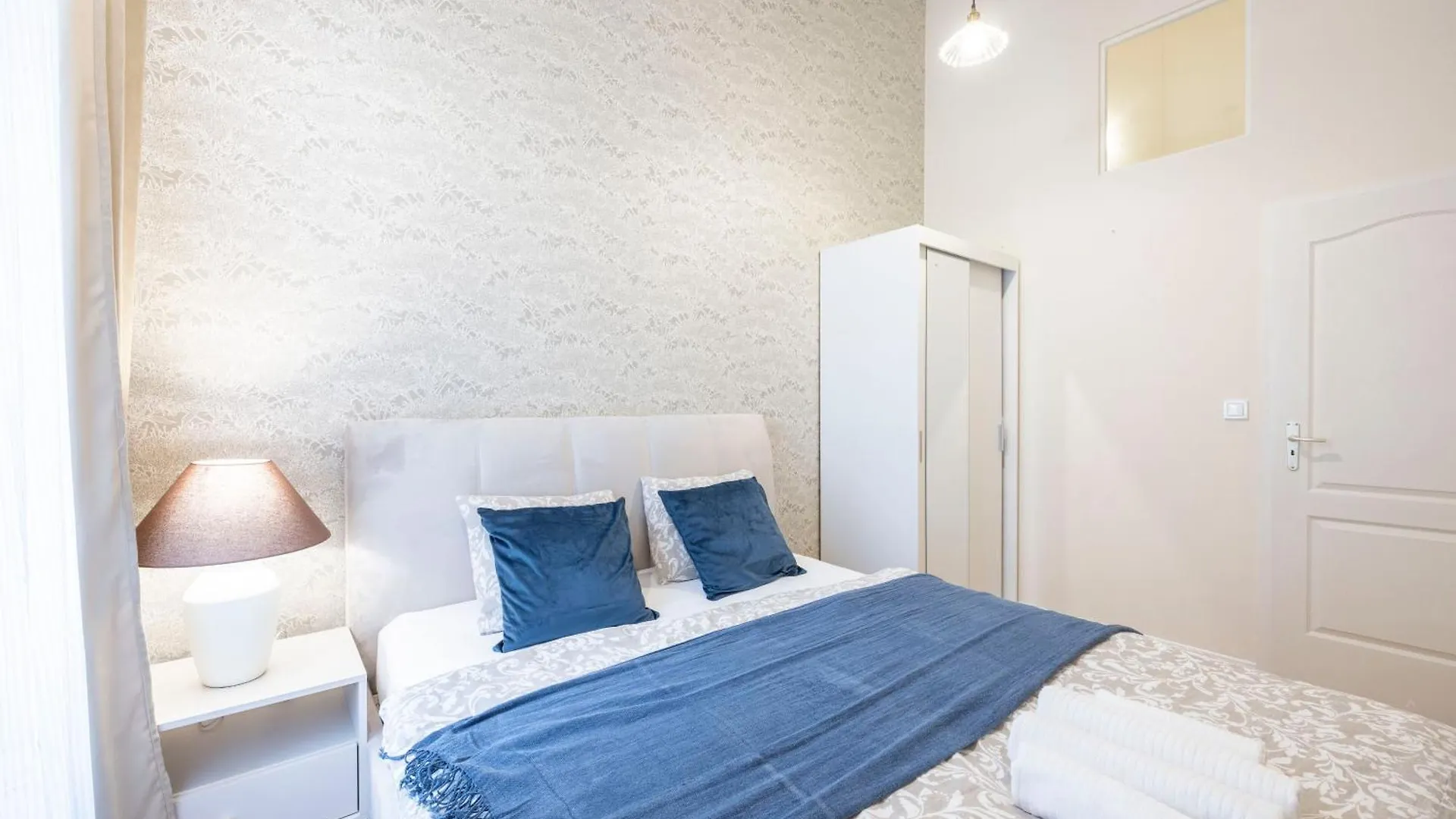 Cozy Boulevard Apartment In The Heart Of Budapeşte