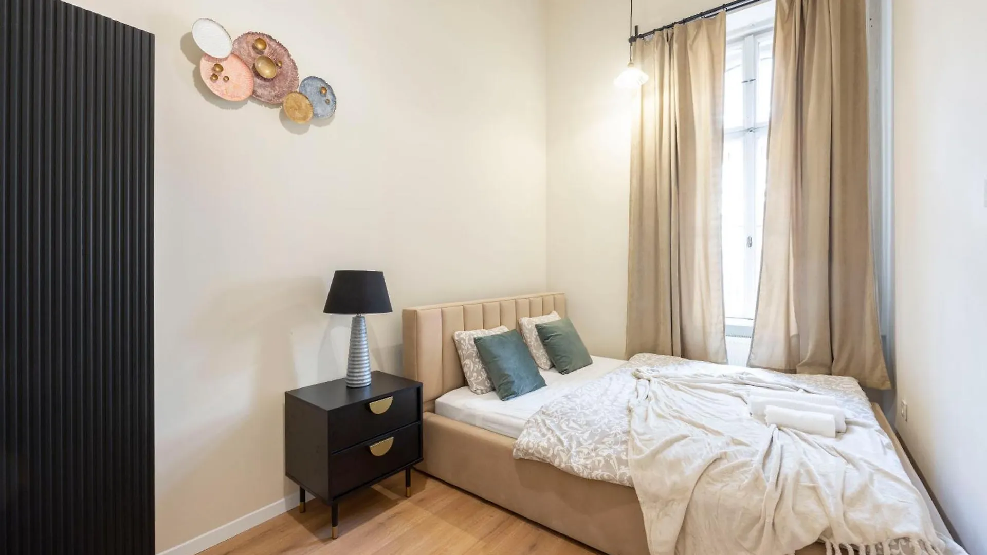 Cozy Boulevard Apartment In The Heart Of Budapeşte