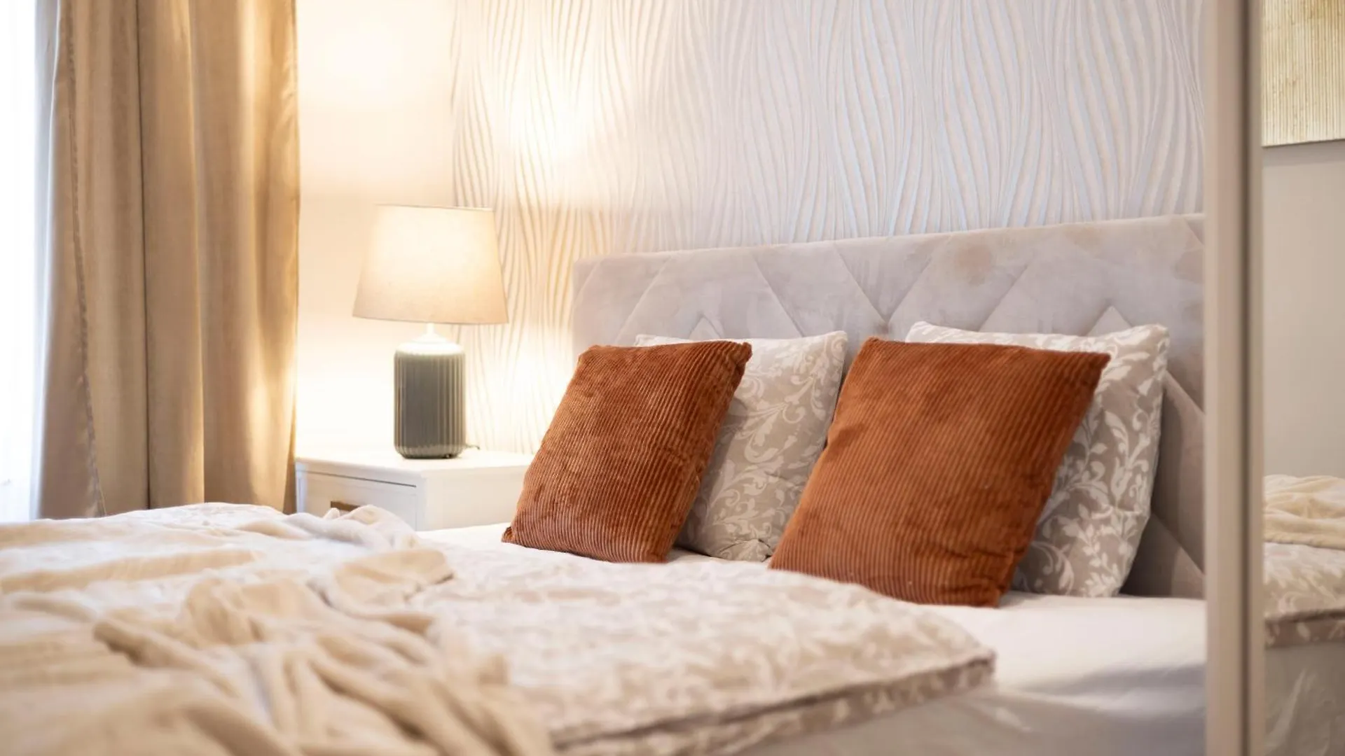 Cozy Boulevard Apartment In The Heart Of Budapeşte