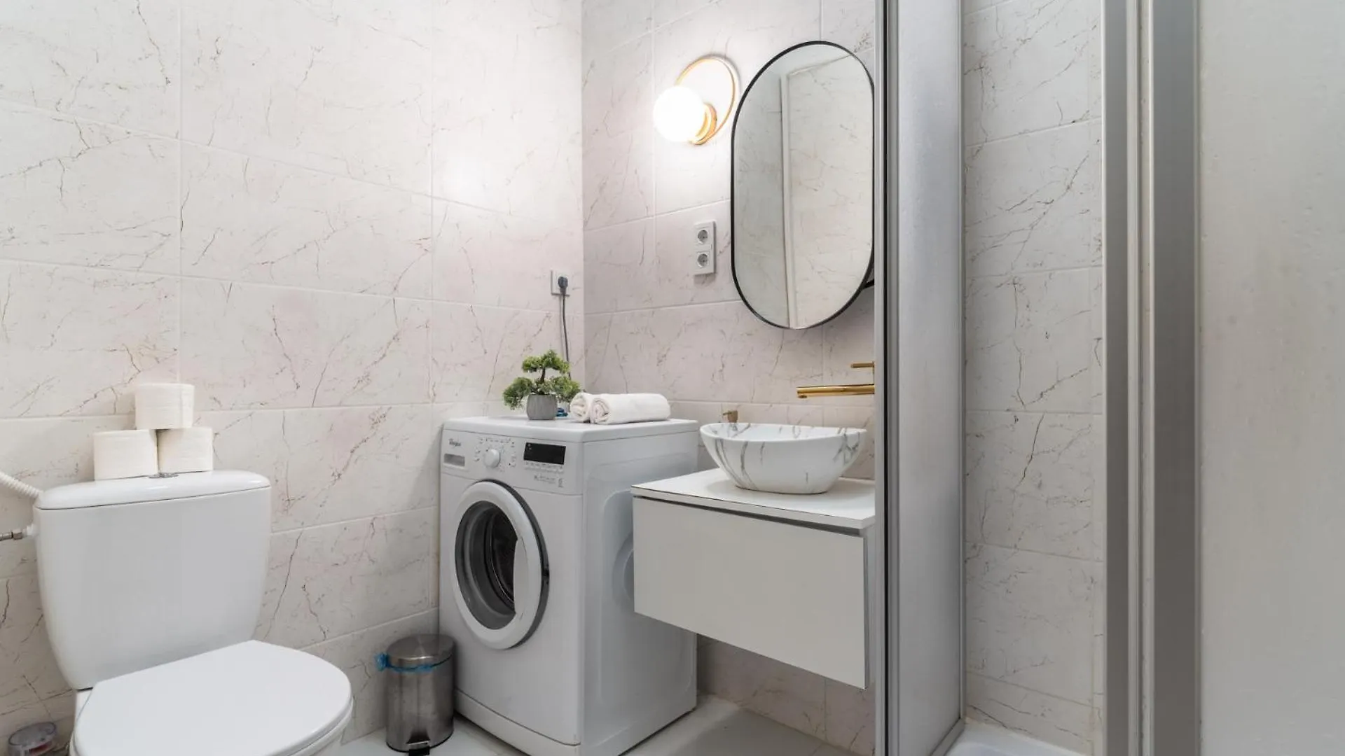 Cozy Boulevard Apartment In The Heart Of Budapeşte Macaristan